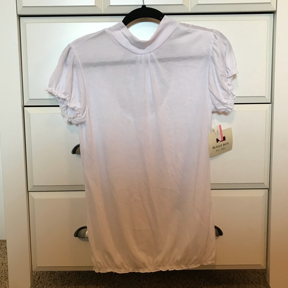 White keyhole back shirt
